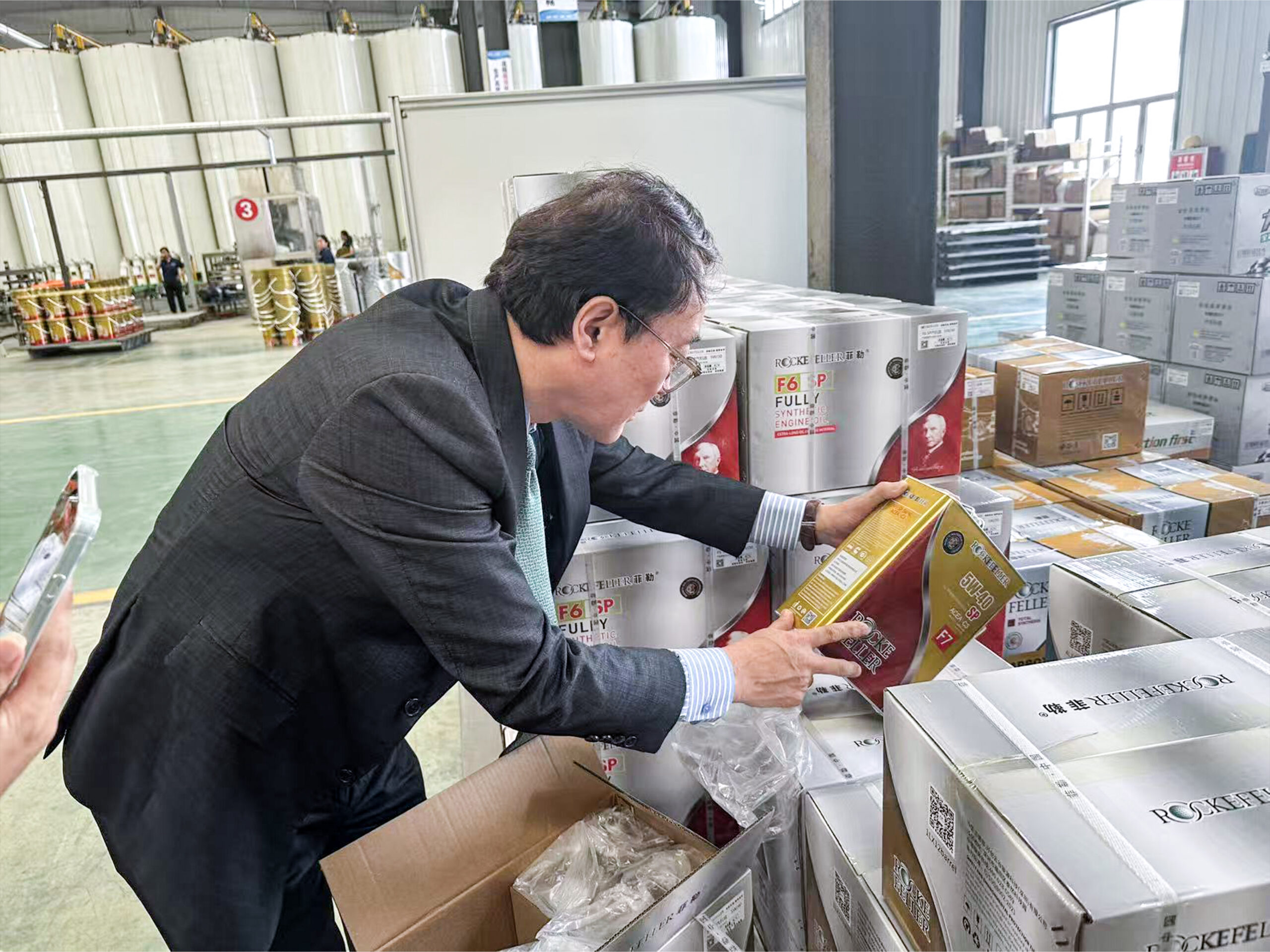 A South Korean customer inspects the details of the lubricant packaging. A South Korean customer inspects the details of the lubricant packaging.