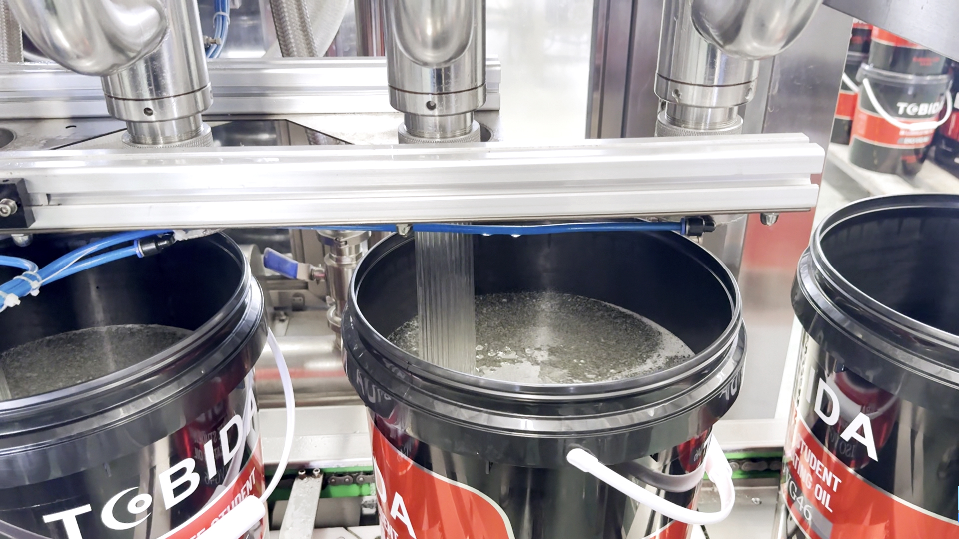 Automatic lubricant filling machine in operation Automatic lubricant filling machine in operation